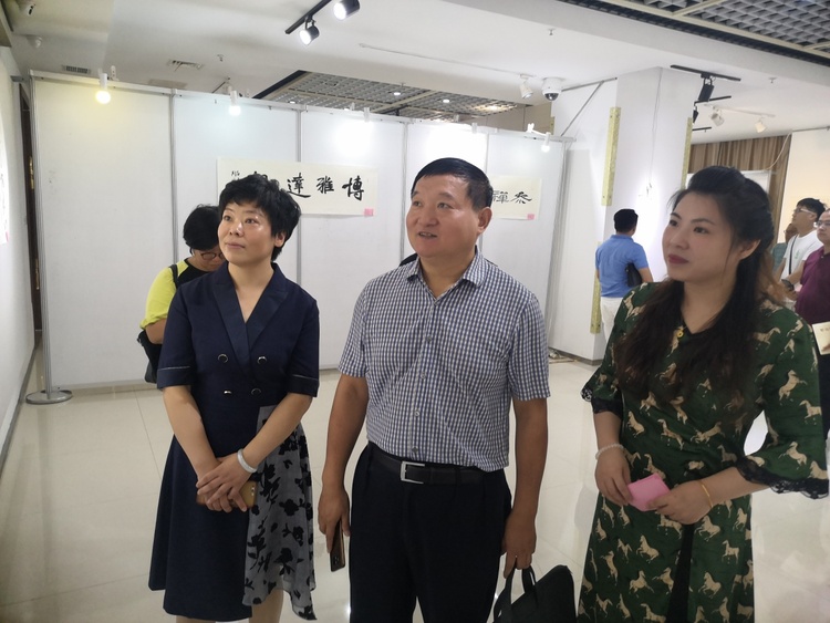 （B 文娛圖文 三吳大地泰州 移動版）首屆泰州市公益慈善書畫展在泰州市文化館開展