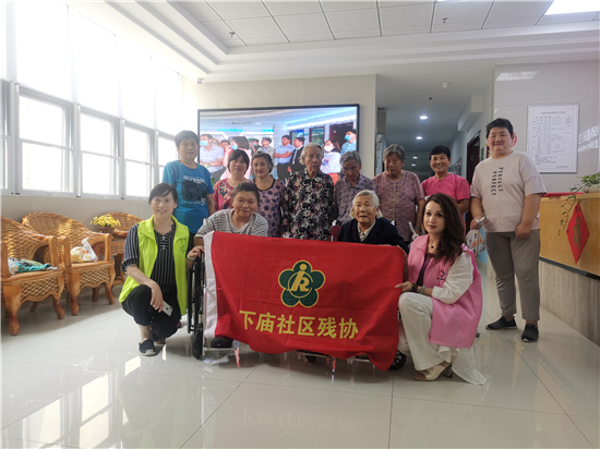 （有修改）（B 區縣圖文 三吳大地南京 移動版）洪水無情社區有愛 南京市下廟社區慰問轉移老人