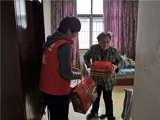 （供稿 公益列表 三吳大地蘇州 移動版） “暖物潤心愛傳萬家 華潤萬家暖冬行動”在蘇州開展（列表頁標題） “華潤萬家暖冬行動”在蘇州開展