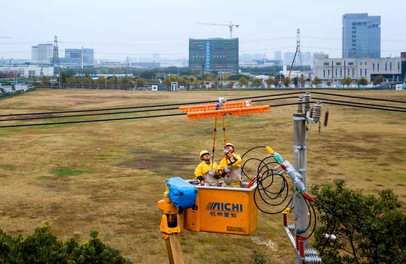 國網蘇州供電公司首次開展20千伏架空線不停電作業