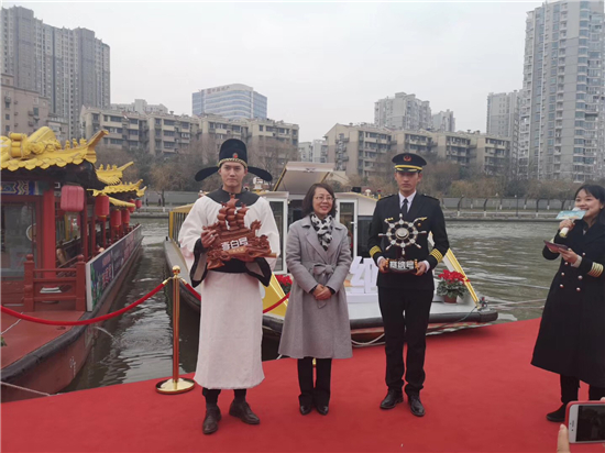 （原創 旅遊列表 三吳大地南京 移動版）南京外秦淮河“李白號”和“塞納號”遊船啟航