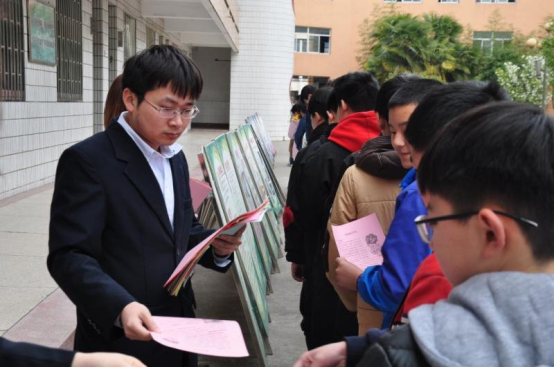 （供稿 平安江蘇列表 三吳大地泰州 移動版）泰州興化戴南鎮禁毒宣傳進校園活動創特色