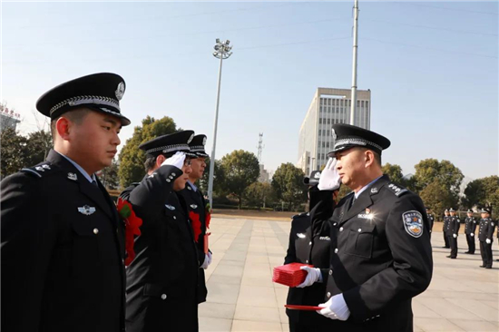 （有修改）（B 平安江蘇 三吳大地南通）升國旗迎警旗 江蘇省如皋市公安局致敬首個中國人民警察節