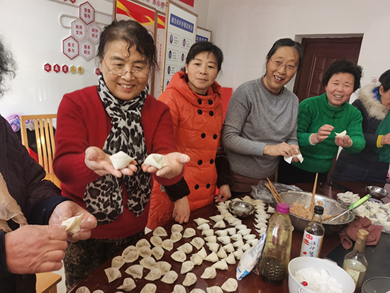 （b 區縣列表 三吳大地泰州 移動版）泰州市海陵城北街道趙公社區開展迎元旦包餃子活動