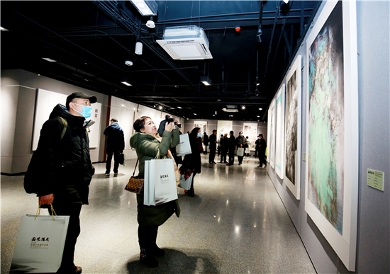 （B 文娛 三吳大地南京）“2020雨花滿天——全國山水畫作品展”在南京市開幕