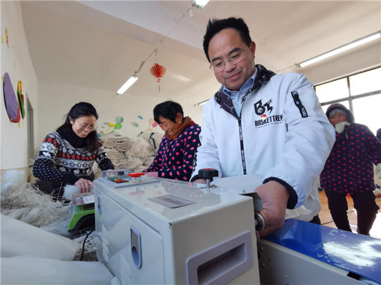 （有修改）（A 原創列表 三吳大地連雲港 移動版）江蘇稅務人陳新年：駐村幫扶 三年撬動近億産業