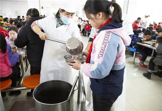 （有修改）（教育列表）蘇州吳中區東湖小學：濃濃臘八暖人心