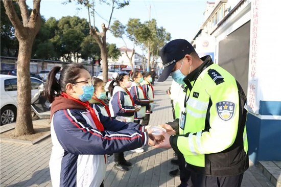 （有修改）（教育列表）蘇州吳中區東湖小學：濃濃臘八暖人心