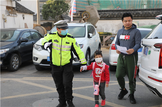 （有修改）（B 平安江蘇列表 三吳大地蘇州 移動版）蘇州同裏交警守衛護學崗 全力護航開學季