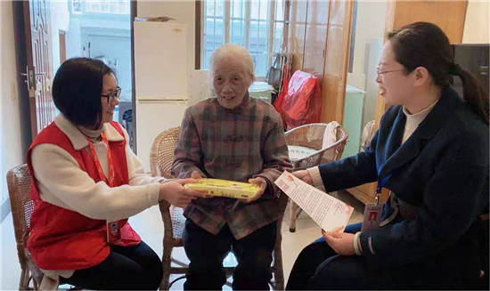 （B 園區 三吳大地蘇州）喜迎元宵節、暖心送祝福 華潤萬家為高齡老人送愛心