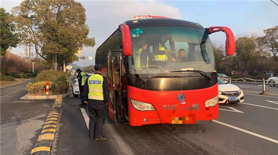 （B 平安江蘇 三吳大地南通）南通市強化“廠企通勤車”監督管理 三個月查處違法經營車輛18輛