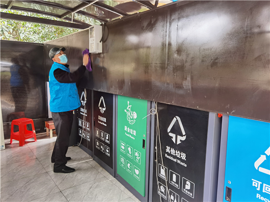 （B 教育）黨建引領 南京市雨花臺區垃圾分類志願者清掃設備獲居民點讚