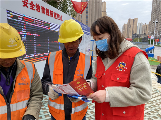 （B 平安江蘇）南京市下廟社區：送法進工地 冬訓更充實