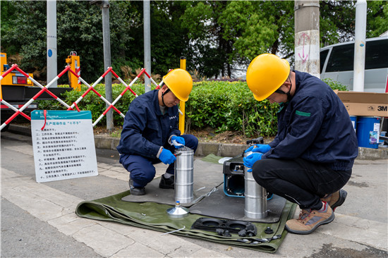 帶電絕緣涂覆機器人首次亮相蘇州_fororder_圖片12