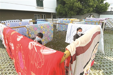 （教育圖文 三吳大地南京 移動版）南京旅遊職業學院學工處組織宿舍管理員開展“在線愛心接單服務”（列表頁標題）南京旅遊職業學院開展“在線愛心接單服務”