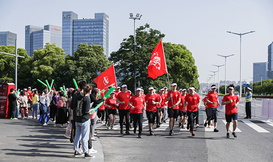 “輝煌足跡·火炬傳承”全民健身系列活動之火炬傳承跑蘇州高新站鳴槍開跑_fororder_圖片5