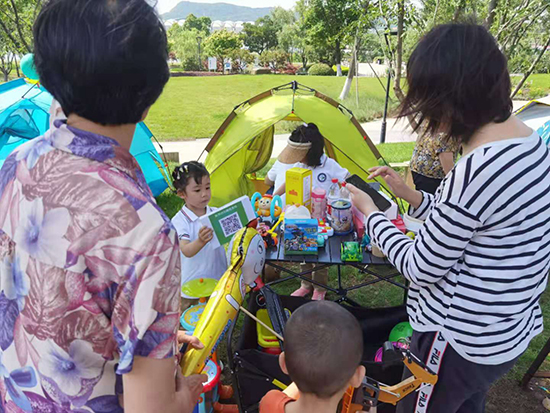 人小有大愛 南外附幼孩子們組織義賣致敬勞動者_fororder_圖片11