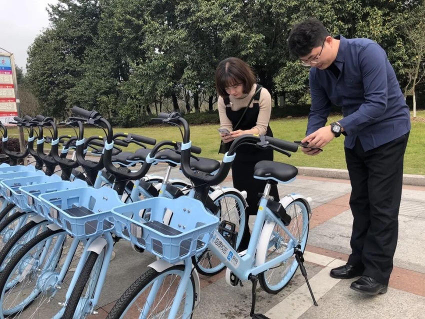 （供稿 社會廣角列表 三吳大地南京 移動版）近千輛定制單車進駐南京高校 哈啰出行助力單車智慧管理（列表頁標題）近千輛定制單車進駐南京高校