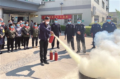 （平安江蘇圖文 三吳大地泰州 移動版）泰州高港創業園派出所開展安全演練培訓