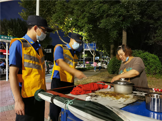 南京雨花臺區整治夜間排檔營造良好夜間市容環境_fororder_圖片10