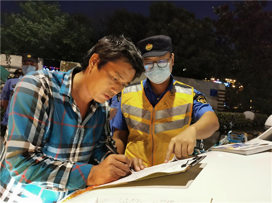 南京雨花臺區整治夜間排檔營造良好夜間市容環境_fororder_圖片9