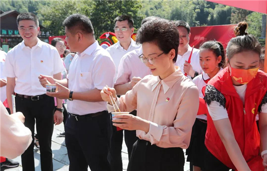 傳遞濃濃愛國情 宜興市舉行 “共吃國慶面、同祝祖國好”活動_fororder_13