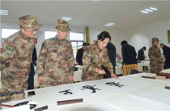 江蘇省退役軍人事務廳省文聯組織書畫家進軍營活動_fororder_微信圖片_20211110095518