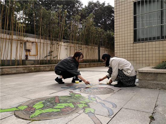 無錫廣益街道：“井”上添花 井蓋變身“景蓋”_fororder_圖片24