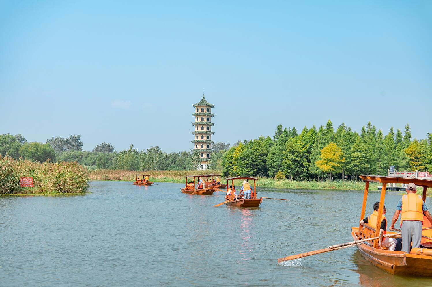 鹽城鹽都大縱湖：碧水藍天映初冬