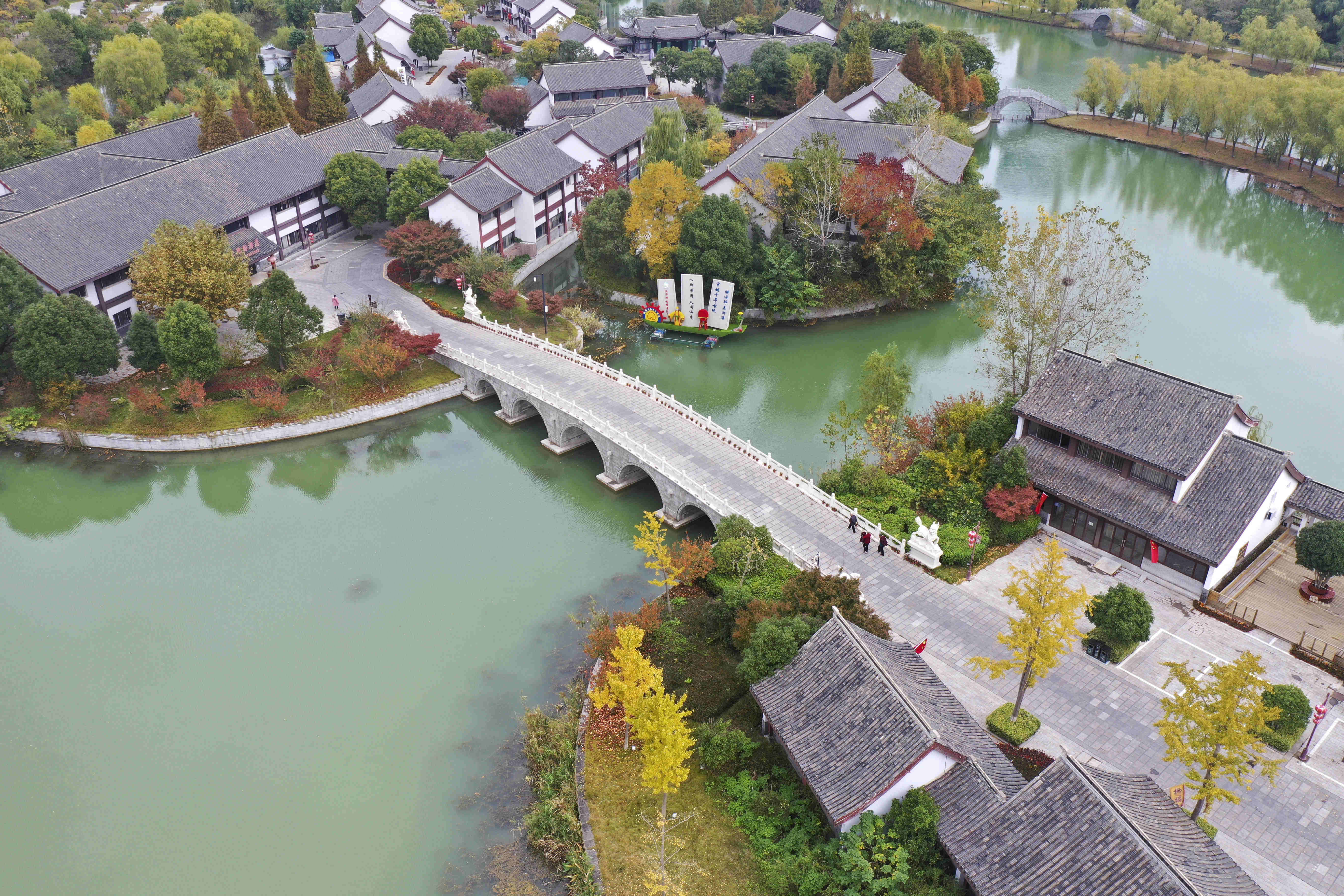 淮安洪澤水釜城景區：層林盡染 秋韻醉人