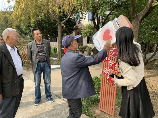 蘇州張家港大新鎮新閘村“新杏庭院”搭起幹群“連心橋”_fororder_圖片3_副本