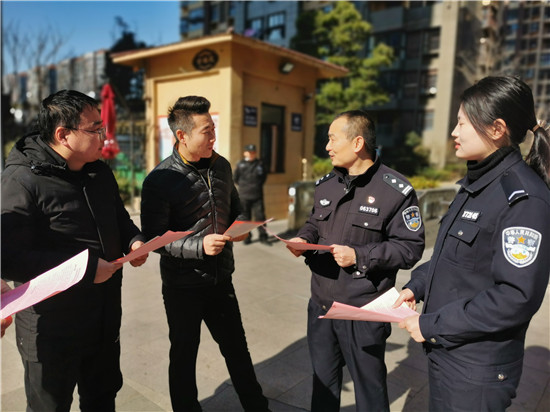 新開派出所：社區民警黃小留沿街宣傳 幫助商戶敲響防詐騙“警鐘”_fororder_圖片5