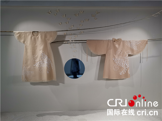 （原創 本網專稿 三吳大地蘇州 移動版）《悠悠雲裳——呂越藝術個展》蘇州開展（條目標題）《悠悠雲裳——呂越藝術個展》開展