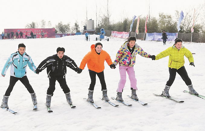 制冰造雪 “家門口”45座冰雪樂園