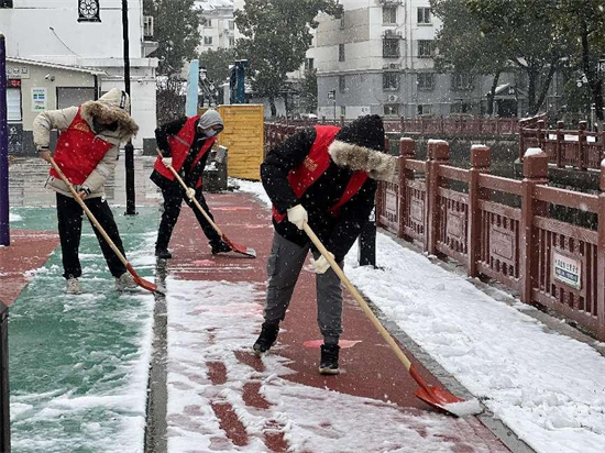 迎戰大雪 無錫市新吳區掃雪破冰暖人心_fororder_14