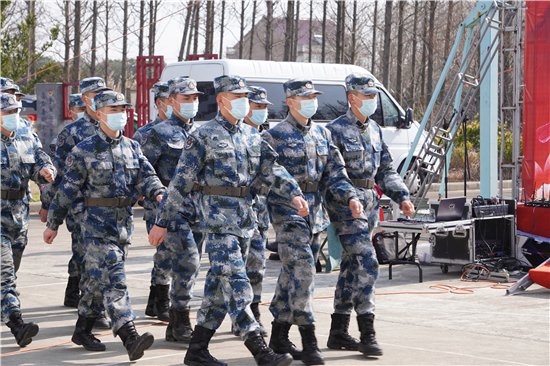 南通啟東市：黨建引領“冬訓紅” 軍民共譜魚水情_fororder_4