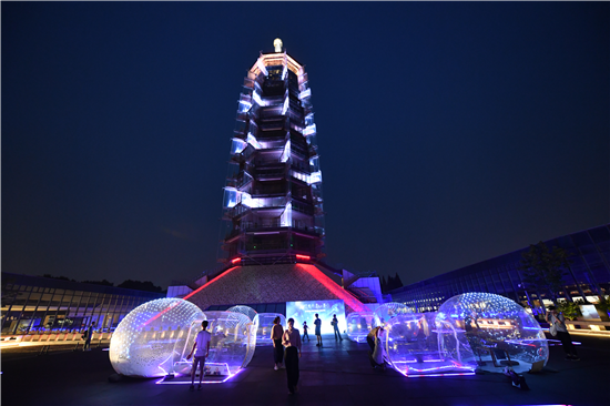 （供稿 旅遊列表 三吳大地南京 移動版）南京大報恩寺遺址公園打造有情人專屬“浪漫之夜”（列表頁標題）大報恩寺遺址公園打造有情人專屬“浪漫之夜”