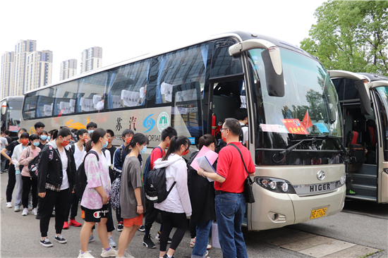 （B 企業列表 三吳大地蘇州 移動版）蘇汽集團：為中考學子保駕護航