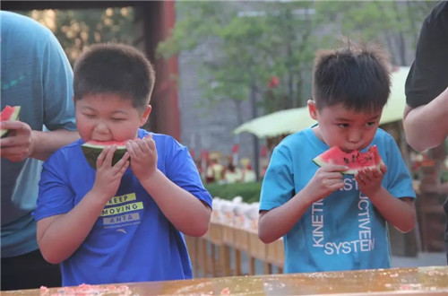 （供稿 旅遊列表 三吳大地南京 移動版）夏天相約清明上河園 帶“你”開啟“歡樂狂歡”模式（列表頁標題）  夏天相約清明上河園 開啟“歡樂狂歡”模式