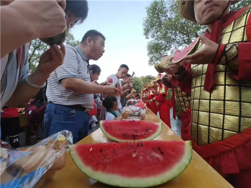 （供稿 旅遊列表 三吳大地南京 移動版）夏天相約清明上河園 帶“你”開啟“歡樂狂歡”模式（列表頁標題）  夏天相約清明上河園 開啟“歡樂狂歡”模式