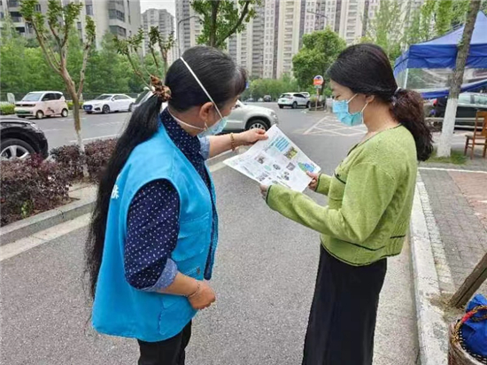 南京江心洲街道開展志願者進社區宣講活動助力垃圾分類入人心_fororder_圖片1