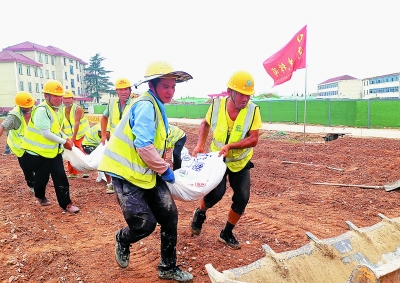 長江南京站最高潮位緩慢下降