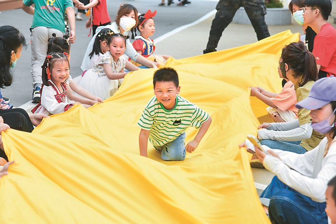 江蘇省各地舉行多彩活動歡慶“六一”兒童節