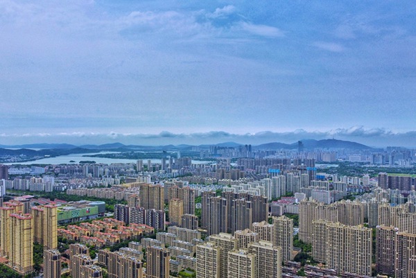 無錫：雨過天晴碧空如洗 白雲飄絮美景如畫