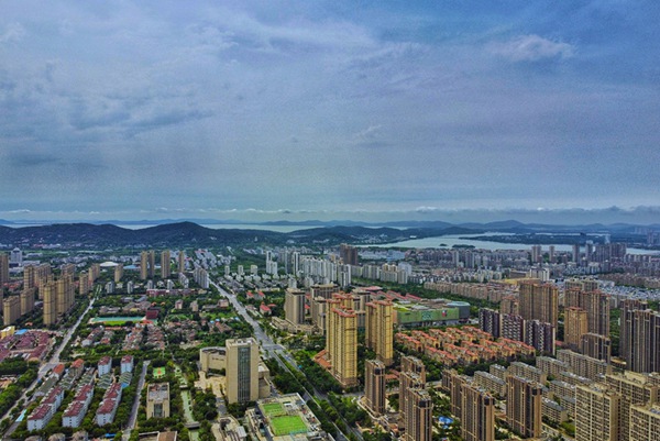 無錫：雨過天晴碧空如洗 白雲飄絮美景如畫