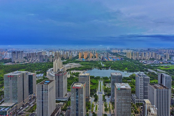 無錫：雨過天晴碧空如洗 白雲飄絮美景如畫