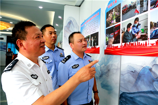 “戰疫力量”南通交警抗“疫”攝影優秀圖片展及頒獎活動舉行_fororder_圖片8