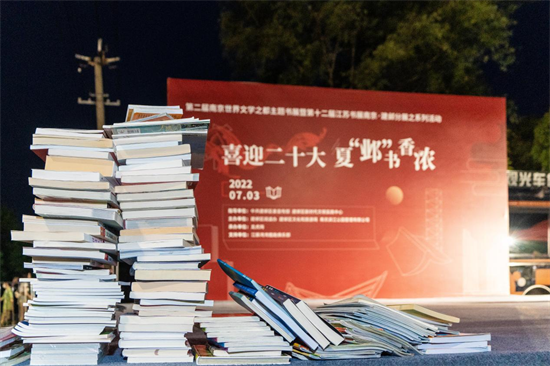 後備箱圖書市集亮相引圍觀 夏“鄴”書香助力全民閱讀_fororder_圖片4