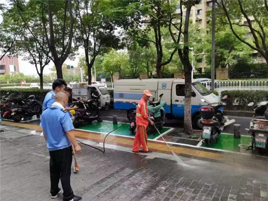 南京市雨花臺區西善橋街道清洗路面油污營造舒適環境_fororder_6