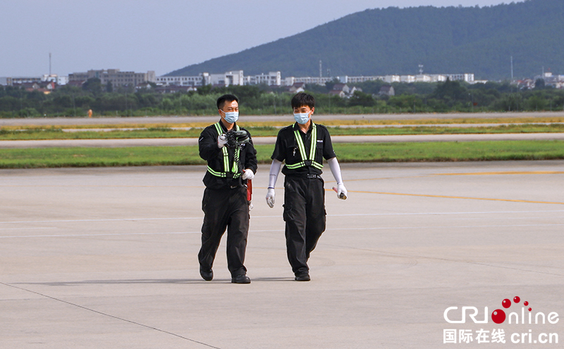 （A 焦點圖 移動版）東航江蘇公司：高溫下的飛機安全守護神